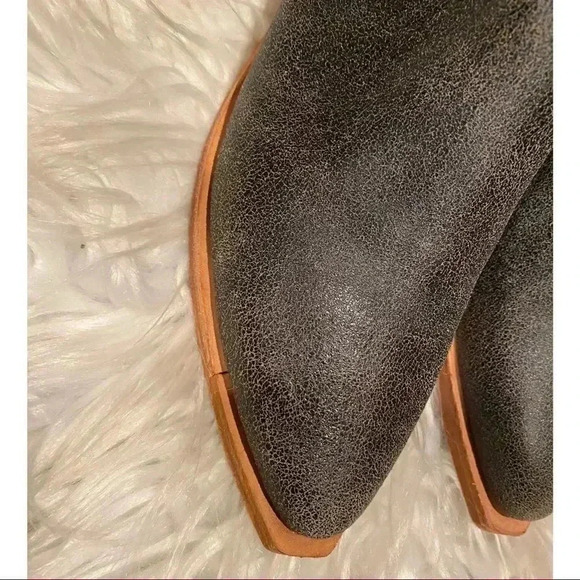 Prune Mules  - Picture 4 of 5